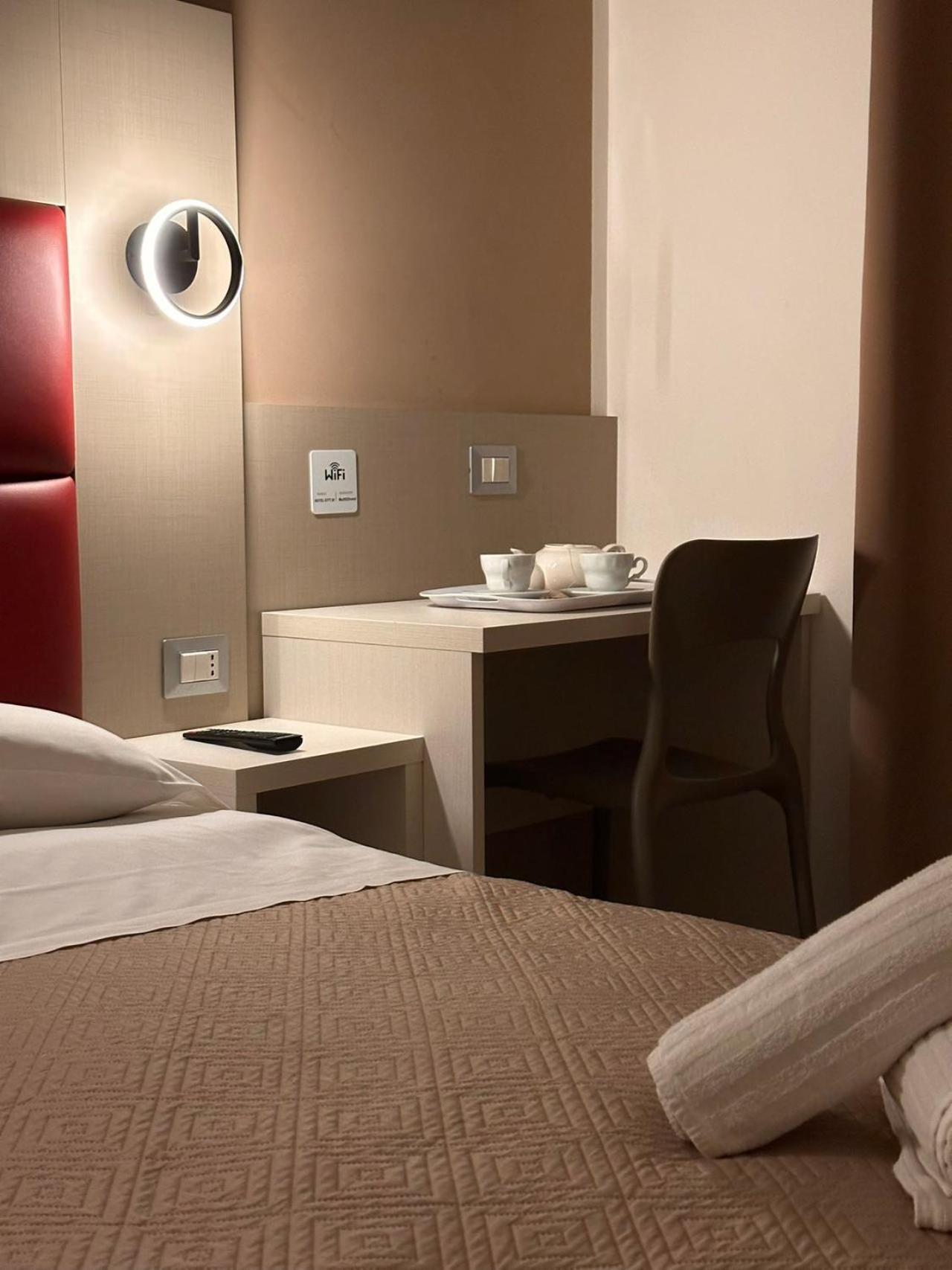 Hotel City 20 Милано Екстериор снимка
